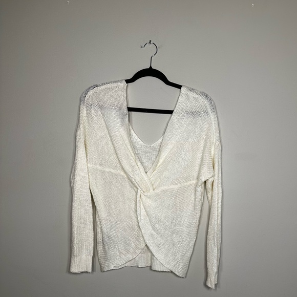 Moon & Madison White Sweater Open Back - Picture 4 of 7